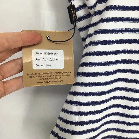 Nip Tuck Women’s Twist Front Striped One Piece Swimsuit NWT Summer Beach Size 6 - Picture 7 of 12
